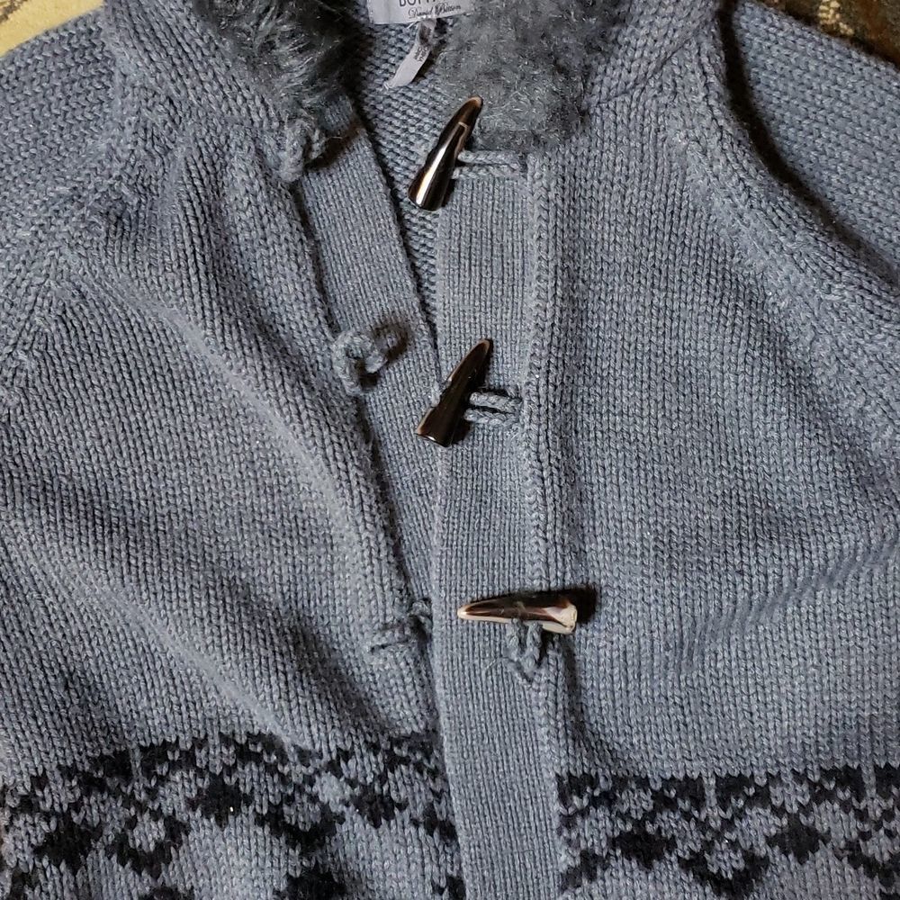 Buffalo Sweater- Girls Medium. Warm and toasty!! - Picture 7 of 9